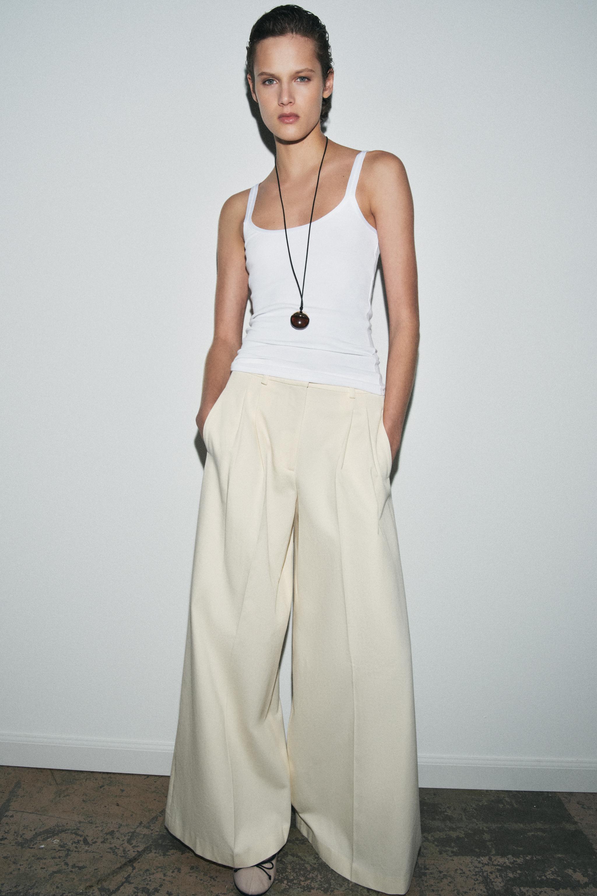 HAUT CÔTELÉ À BRETELLES